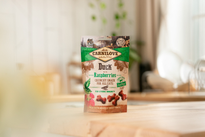 Carnilove Cat Crunchy Snack Duck with Raspberries Ласощі для котів для міцного імунітету з качкою та малиною 50 г