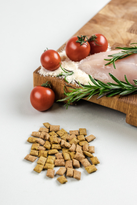 Savory Cats Snacks Pillows Gourmand with Chicken and Cheese Хрумкі ласощі для дорослих вибагливих котів подушечки з куркою та сиром, 60 г